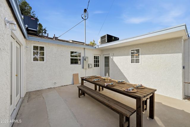 929 W TURNEY Avenue, Phoenix, AZ 85013