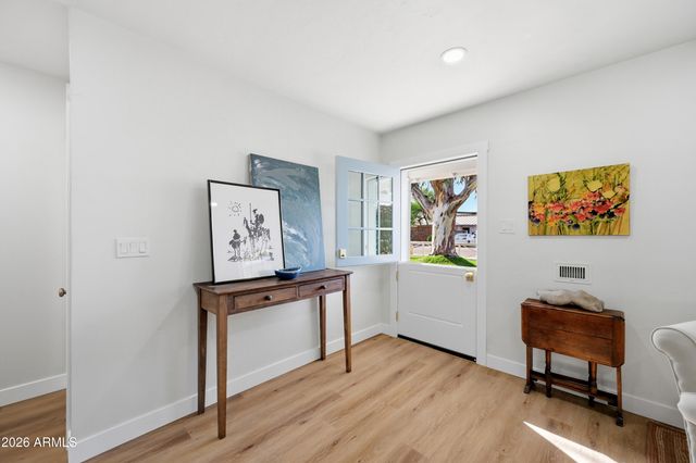 929 W TURNEY Avenue, Phoenix, AZ 85013