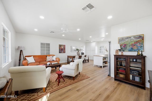 929 W TURNEY Avenue, Phoenix, AZ 85013