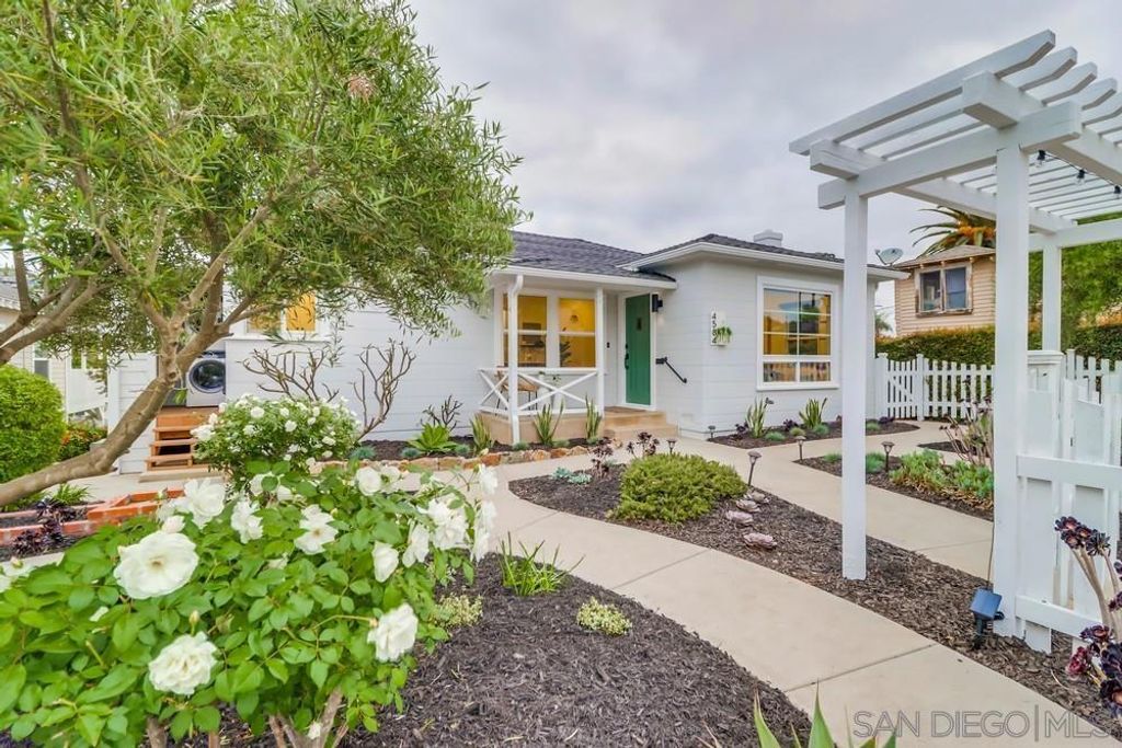 4584 3rd St., La Mesa, CA 91941