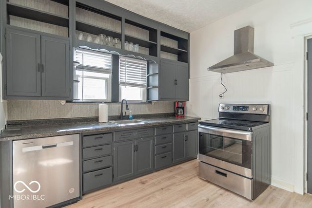 154 S 4th Avenue, Beech Grove, IN 46107