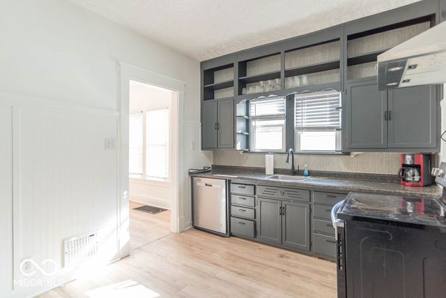 154 S 4th Avenue, Beech Grove, IN 46107