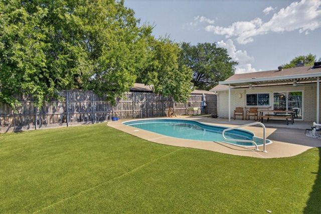 6331 N Jim Miller Road, Dallas, TX 75228