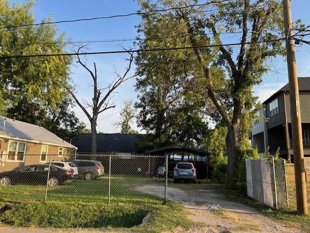 1611 Sylvester Road, Houston, TX 77009