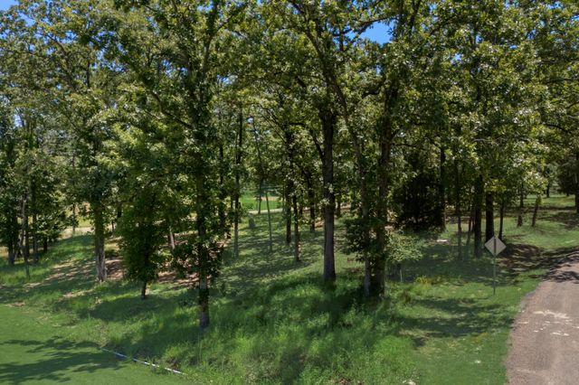 236 Colonial Ln., Mabank, TX 75156