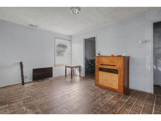 2937 S Rutan St, Wichita, KS 67210