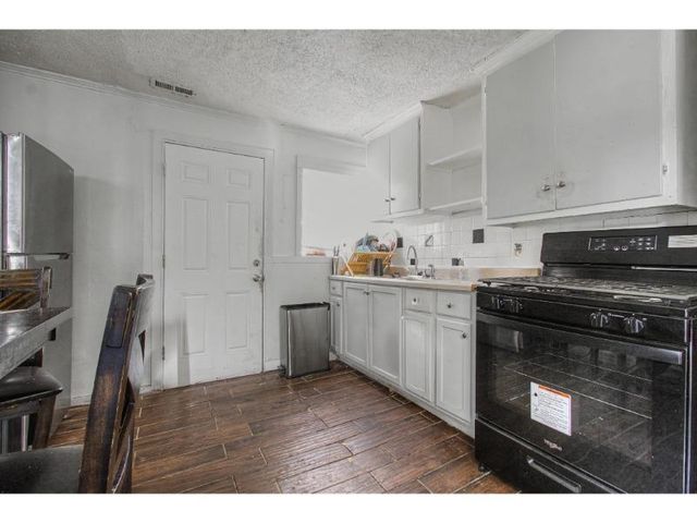 2937 S Rutan St, Wichita, KS 67210