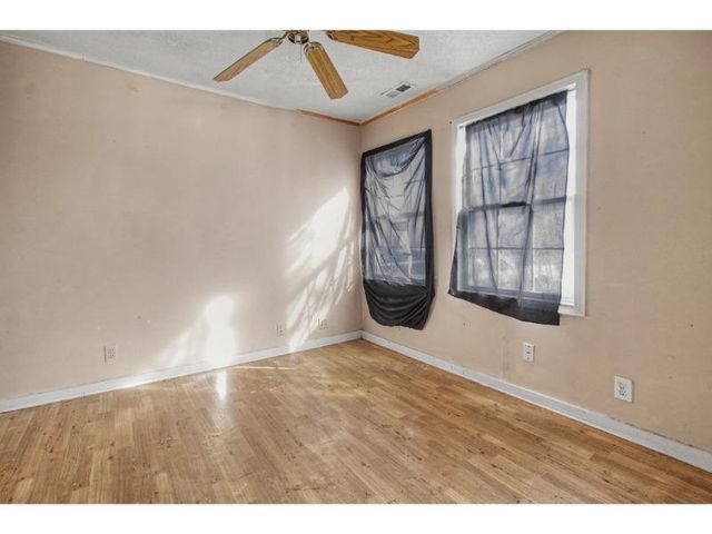 2937 S Rutan St, Wichita, KS 67210