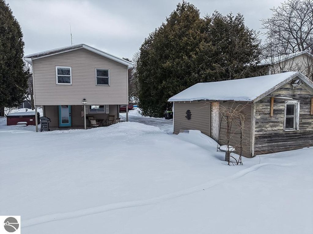 Image 37 of property listing at 510 W Hurlbut, Charlevoix, MI 49720