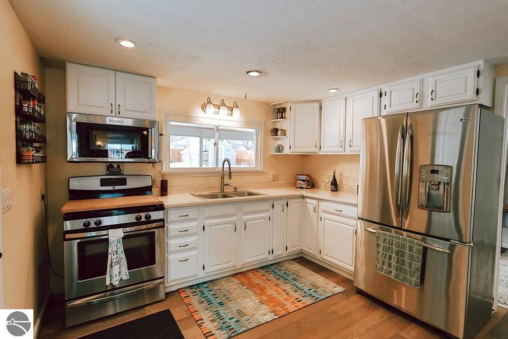 Image 7 of property listing at 510 W Hurlbut, Charlevoix, MI 49720