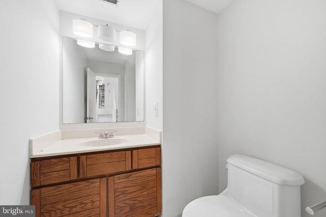 9843 DOCKSIDE TER, Gaithersburg, MD 20886