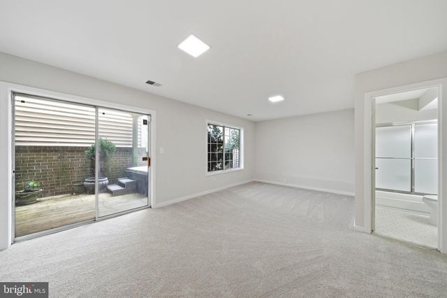 9843 DOCKSIDE TER, Gaithersburg, MD 20886