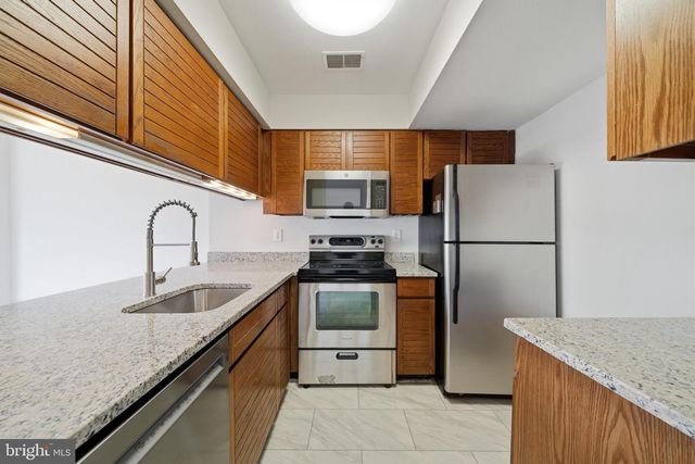 9843 DOCKSIDE TER, Gaithersburg, MD 20886