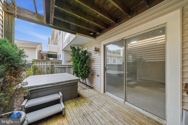 9843 DOCKSIDE TER, Gaithersburg, MD 20886