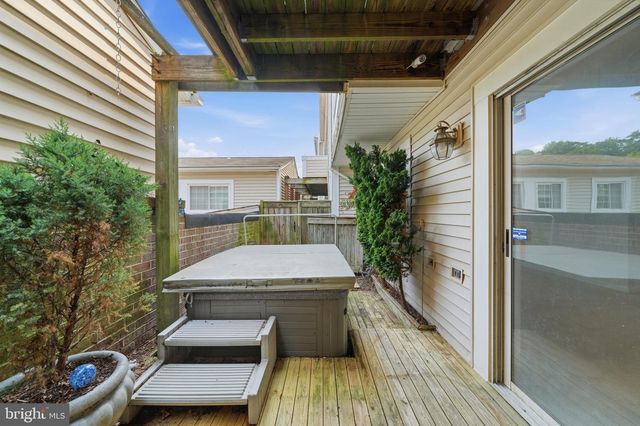 9843 DOCKSIDE TER, Gaithersburg, MD 20886