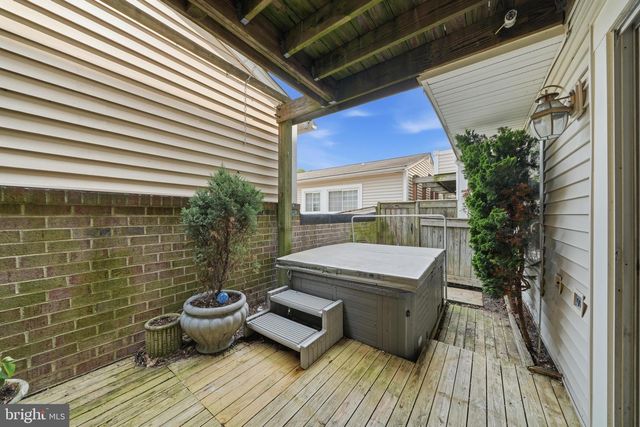 9843 DOCKSIDE TER, Gaithersburg, MD 20886