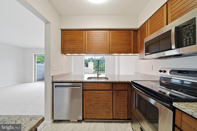 9843 DOCKSIDE TER, Gaithersburg, MD 20886