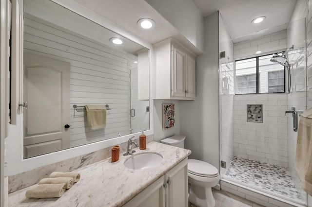 94 N Cochrans Green Circle, The Woodlands, TX 77381