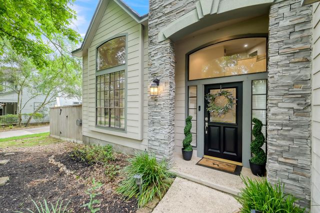 94 N Cochrans Green Circle, The Woodlands, TX 77381
