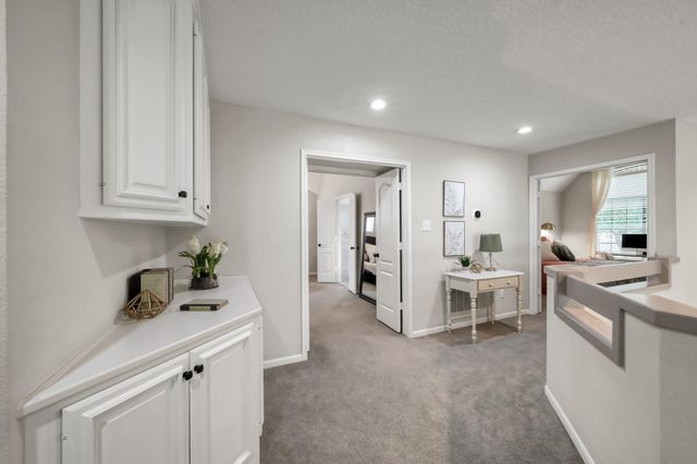 94 N Cochrans Green Circle, The Woodlands, TX 77381