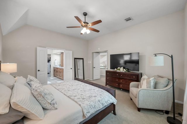 94 N Cochrans Green Circle, The Woodlands, TX 77381
