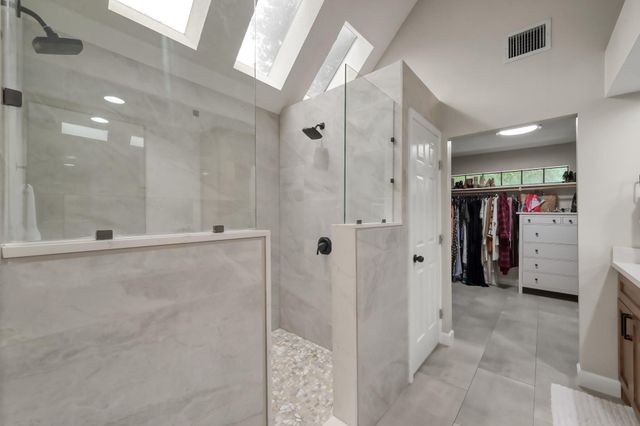94 N Cochrans Green Circle, The Woodlands, TX 77381