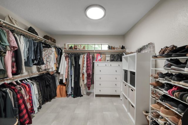 94 N Cochrans Green Circle, The Woodlands, TX 77381