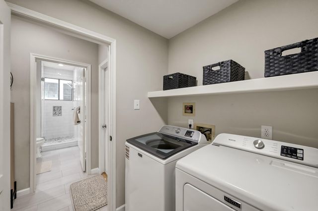 94 N Cochrans Green Circle, The Woodlands, TX 77381