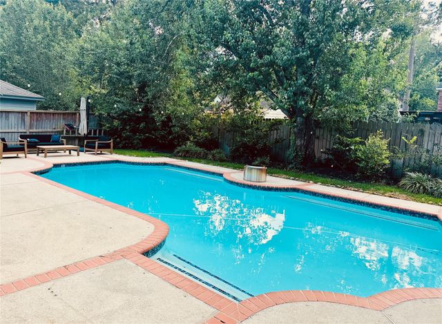 94 N Cochrans Green Circle, The Woodlands, TX 77381