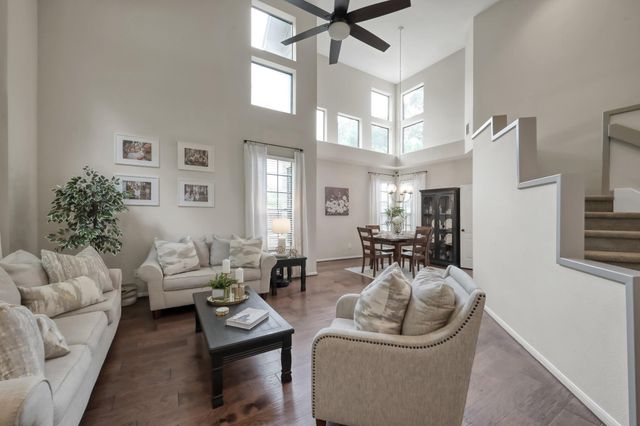 94 N Cochrans Green Circle, The Woodlands, TX 77381