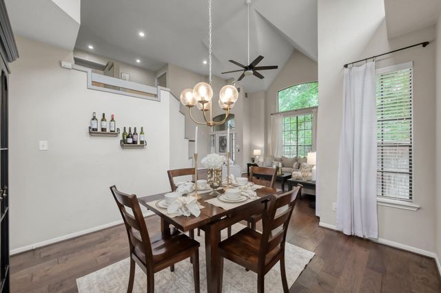 94 N Cochrans Green Circle, The Woodlands, TX 77381
