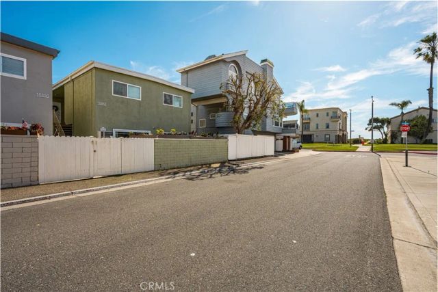 16862 12th St 1, Sunset Beach, CA 90742