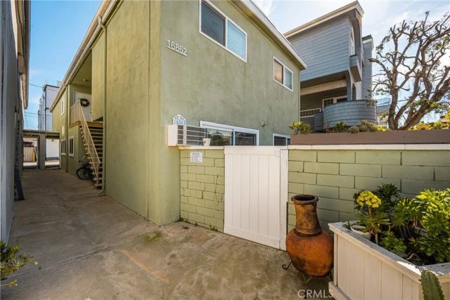 16862 12th St 1, Sunset Beach, CA 90742