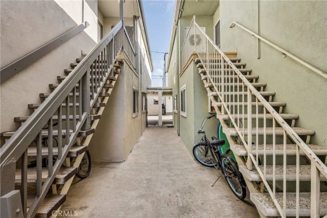 16862 12th St 1, Sunset Beach, CA 90742