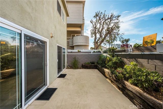 16862 12th St 1, Sunset Beach, CA 90742