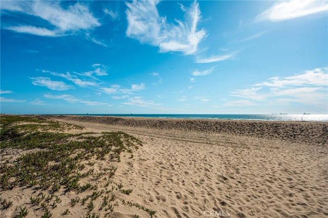 16862 12th St 1, Sunset Beach, CA 90742
