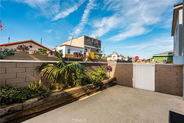 16862 12th St 1, Sunset Beach, CA 90742