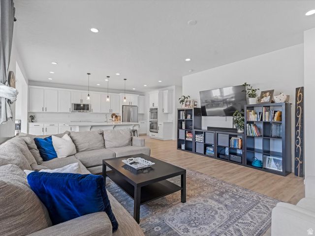 1137 E POSTMARK PL, Eagle Mountain, UT 84005