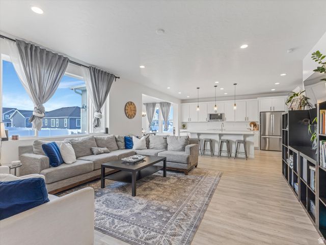 1137 E POSTMARK PL, Eagle Mountain, UT 84005