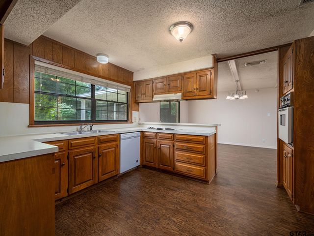 2513 Merry Lane, Tyler, TX 75701