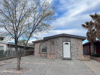 1689 SAINT STEPHEN Place, El Paso, TX 79936