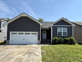 522 Sourwood Dr, Clarksville, TN 37042