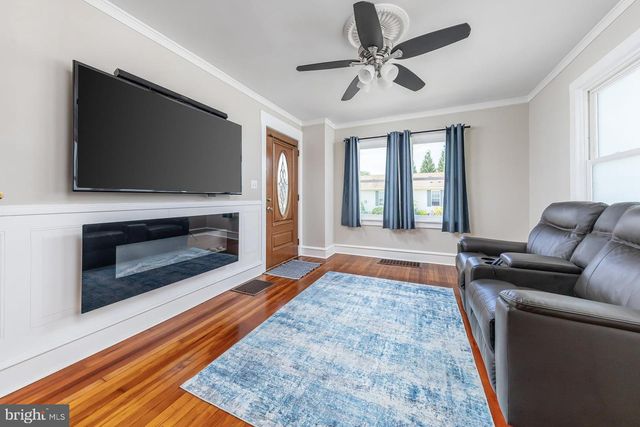 38 PINE ST, Gibbstown, NJ 08027