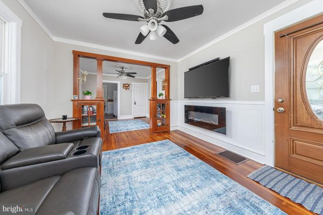 38 PINE ST, Gibbstown, NJ 08027