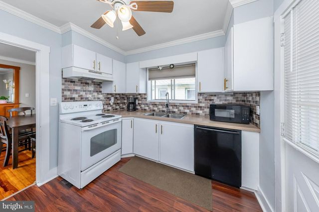 38 PINE ST, Gibbstown, NJ 08027