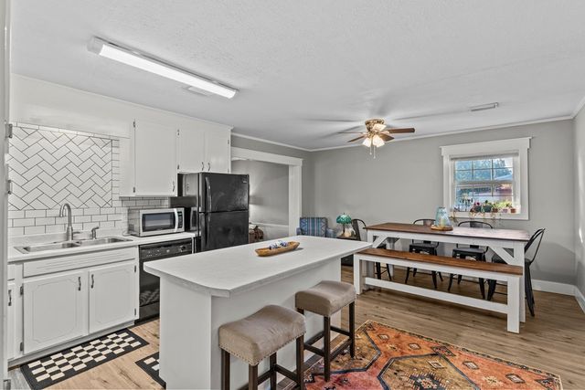 622 Peachtree Street, Headland, AL 36345