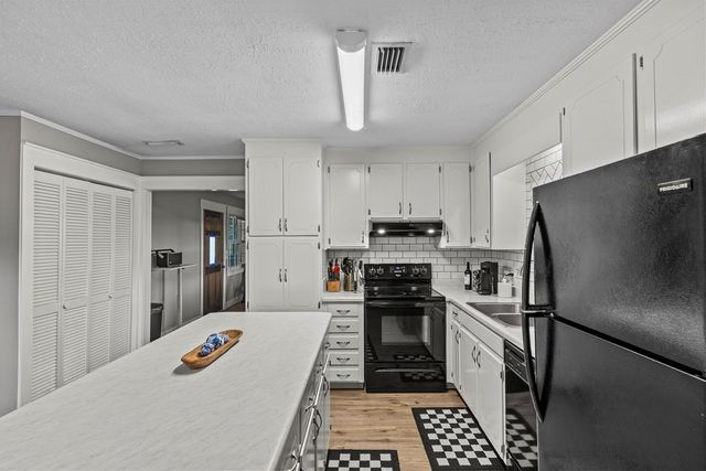 622 Peachtree Street, Headland, AL 36345