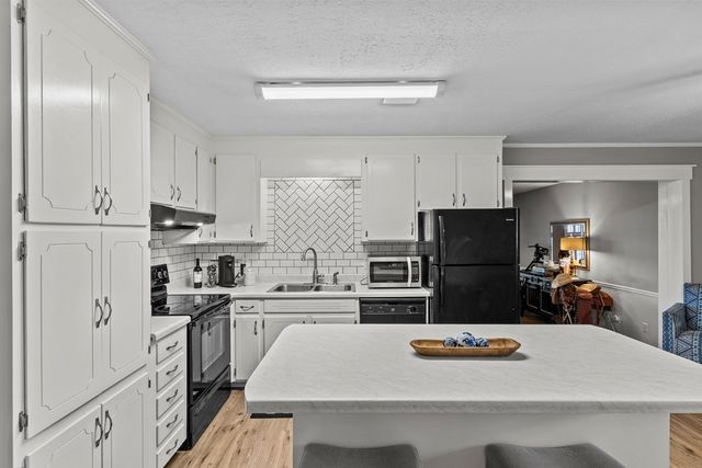 622 Peachtree Street, Headland, AL 36345