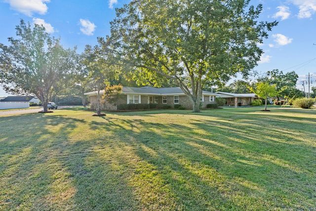 622 Peachtree Street, Headland, AL 36345