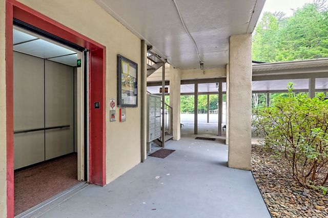 300 Ginger Creek Lane, Clayton, GA 30525